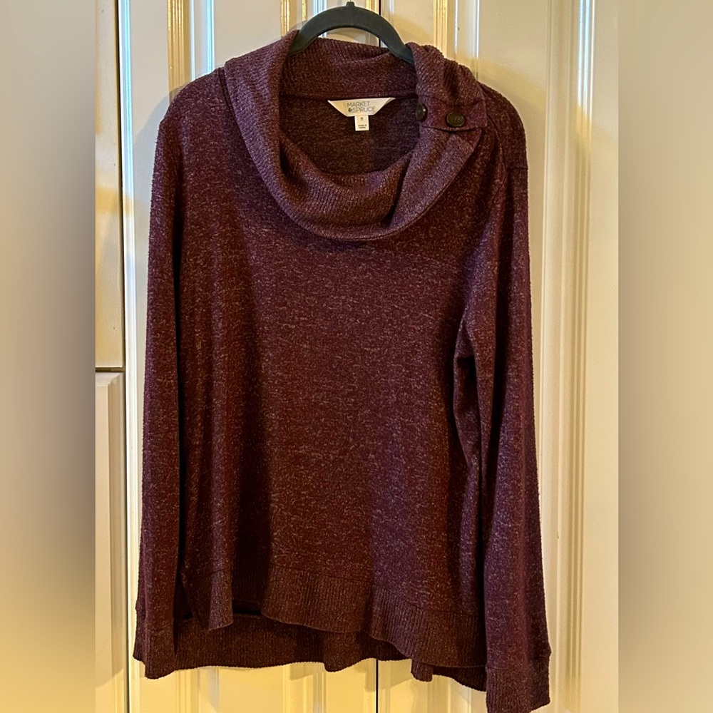 Medium maroon turtleneck